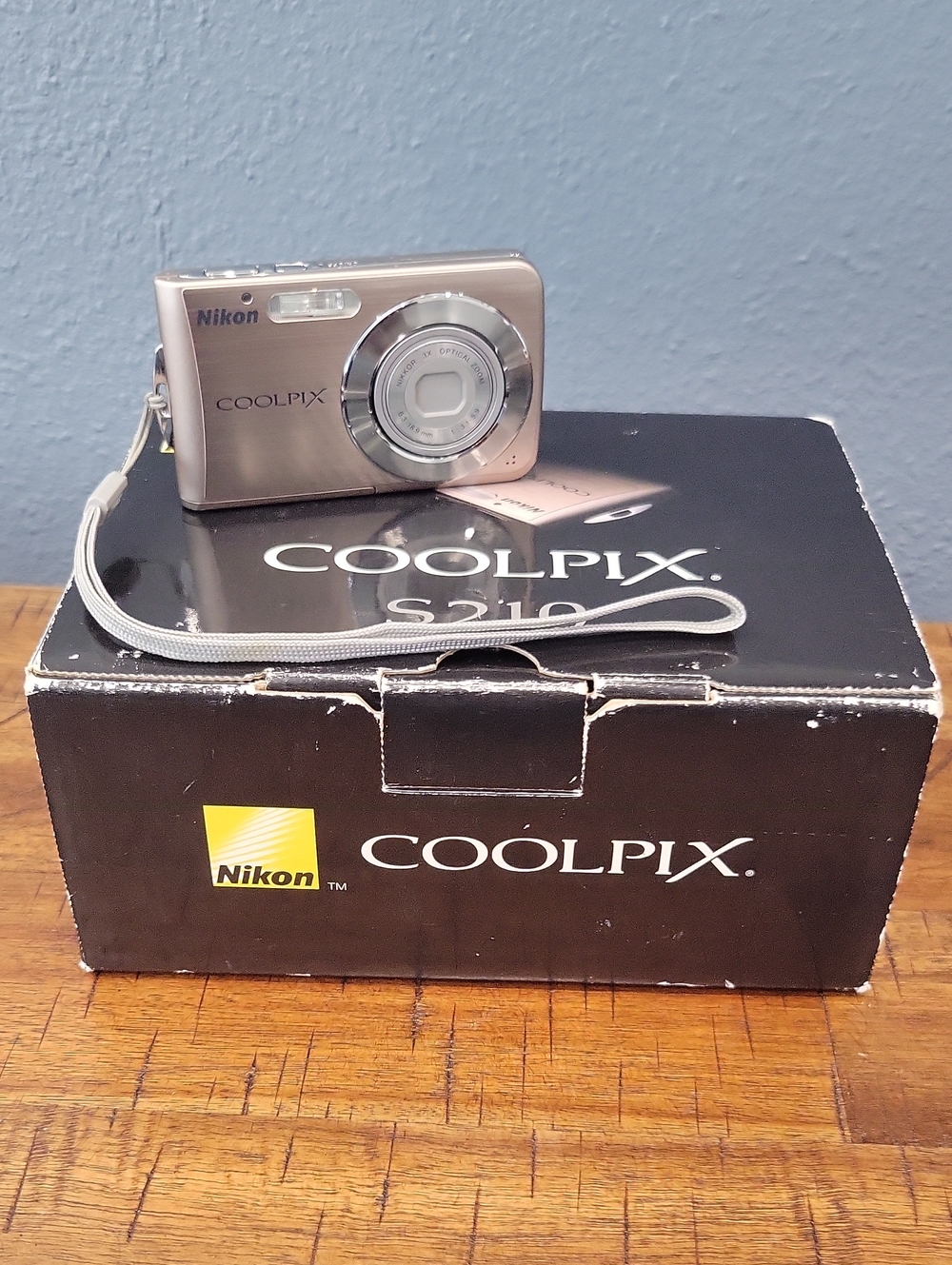 📸Nikon COOLPIX Compact Digital Camera - Silver 210.